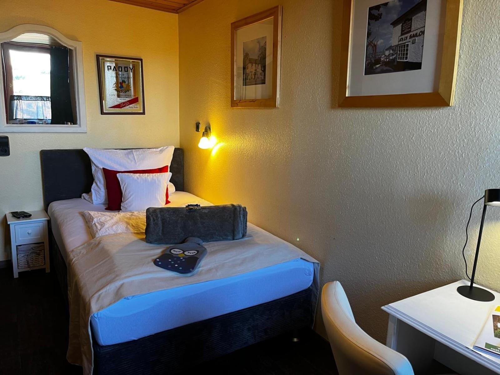 Henblas Hotel Neuenrade Esterno foto